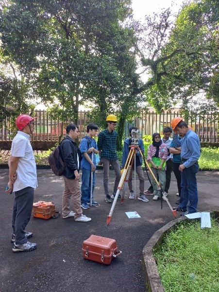 Laboratorium Ilmu Ukur Tanah dan SIG